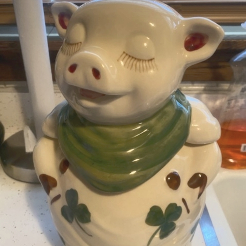Shawnee Smiley Pig Clover Cookie Jar